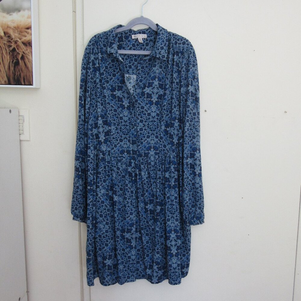 Lila Rose Long Sleeve Dress -  Button Closure and Sleeve - Classic Pattern
